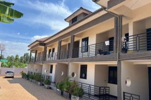 10 Apartments making 8m per month photo 1