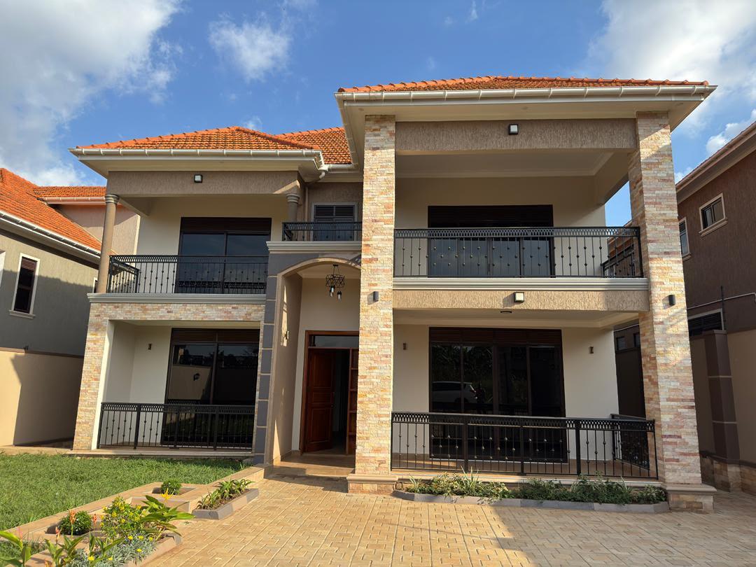 6 bedroom and 7 bathrooms photo 1