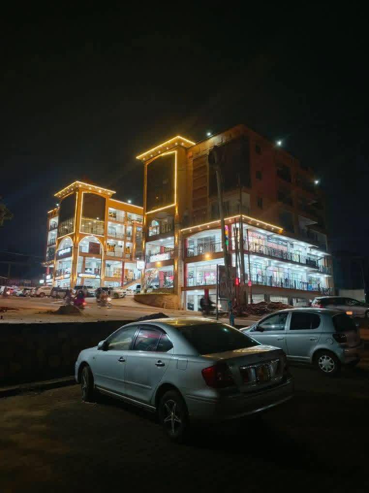 Commercial shopping mall photo 1