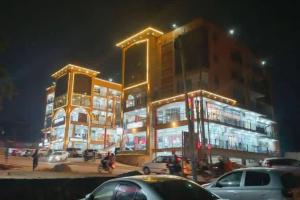 Commercial shopping mall photo 4