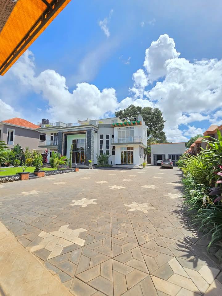 House for sale photo 1