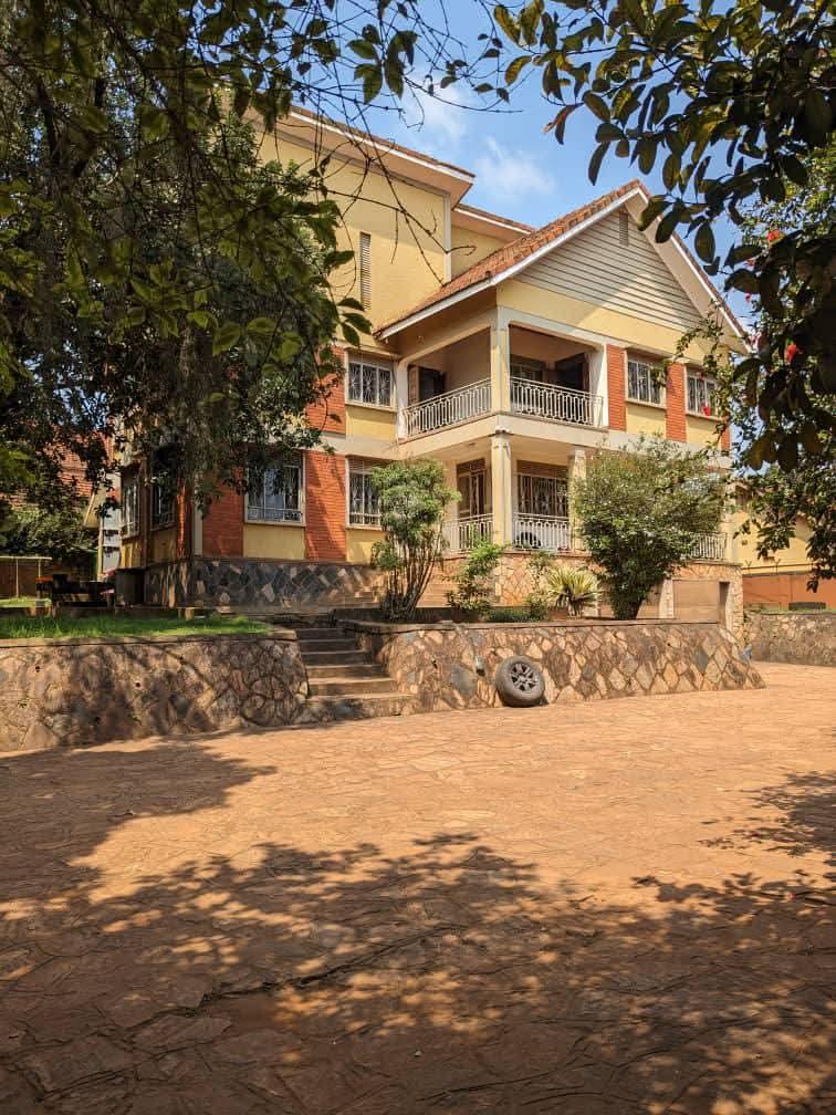 House for sale photo 1